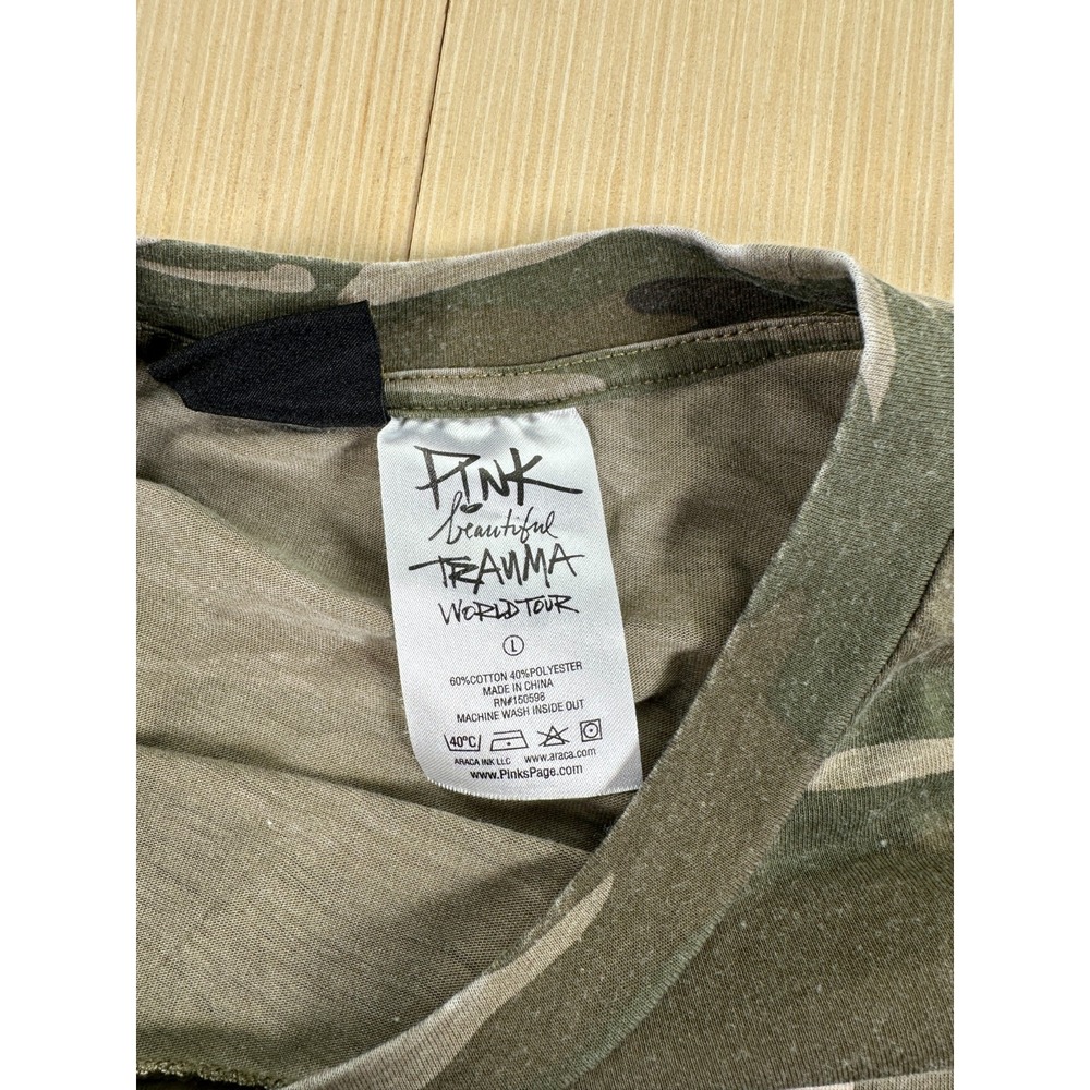 Pink Beautiful Trauma World Tour T-Shirt Mens Large Gray Camouflage Crew Neck - Picture 3 of 7